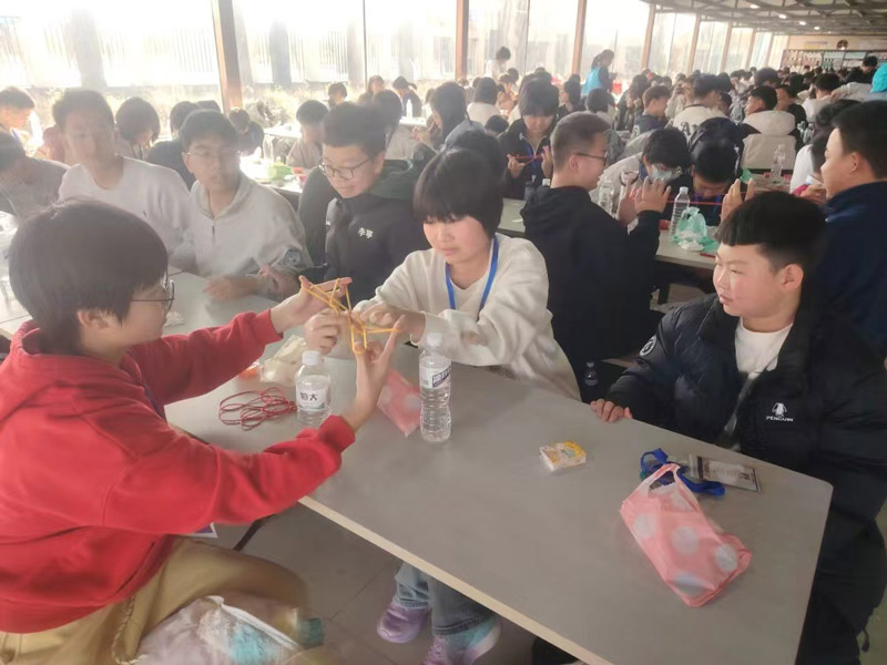 指尖芳华 巧结同心 速优公益实践团队在盘锦蓝晶动漫艺术学校举行公益综评活动